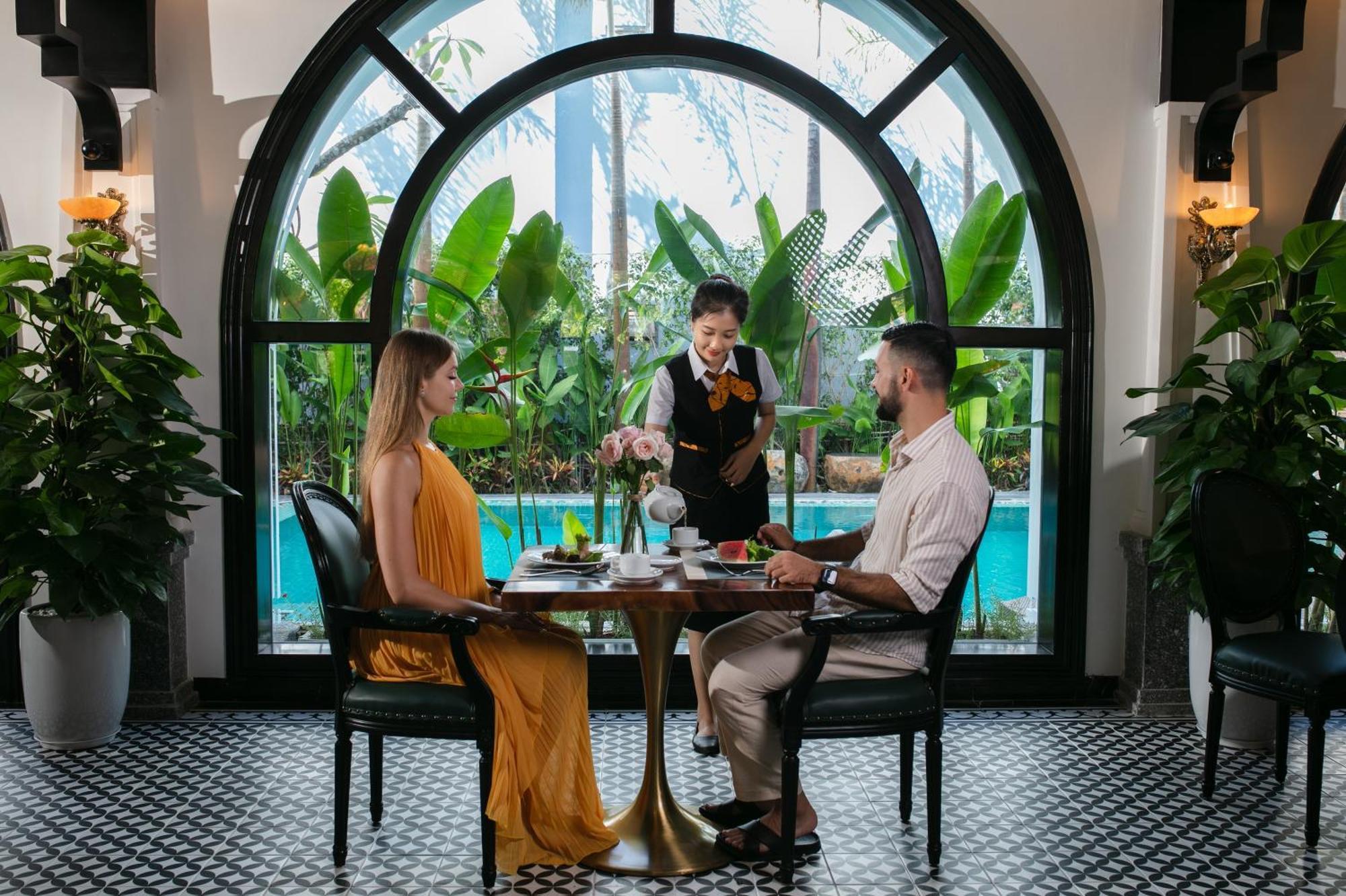 Grand Sunrise Palace Hoi An- A Luxury Indochine Hotel & Spa المظهر الخارجي الصورة A restaurant in Marrakech, Morocco