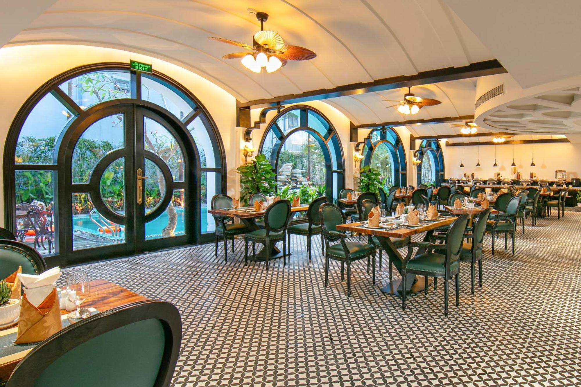 Grand Sunrise Palace Hoi An- A Luxury Indochine Hotel & Spa المظهر الخارجي الصورة The restaurant's interior