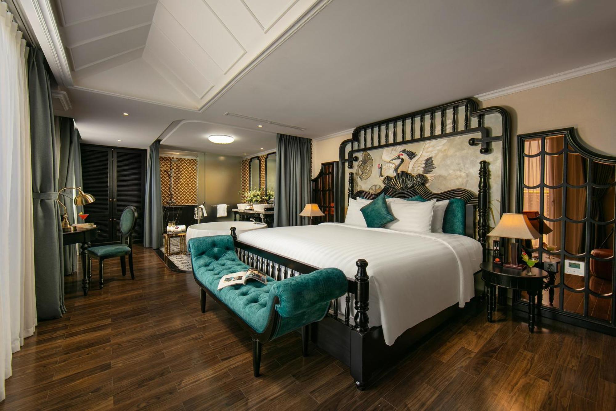Grand Sunrise Palace Hoi An- A Luxury Indochine Hotel & Spa المظهر الخارجي الصورة A suite at the hotel
